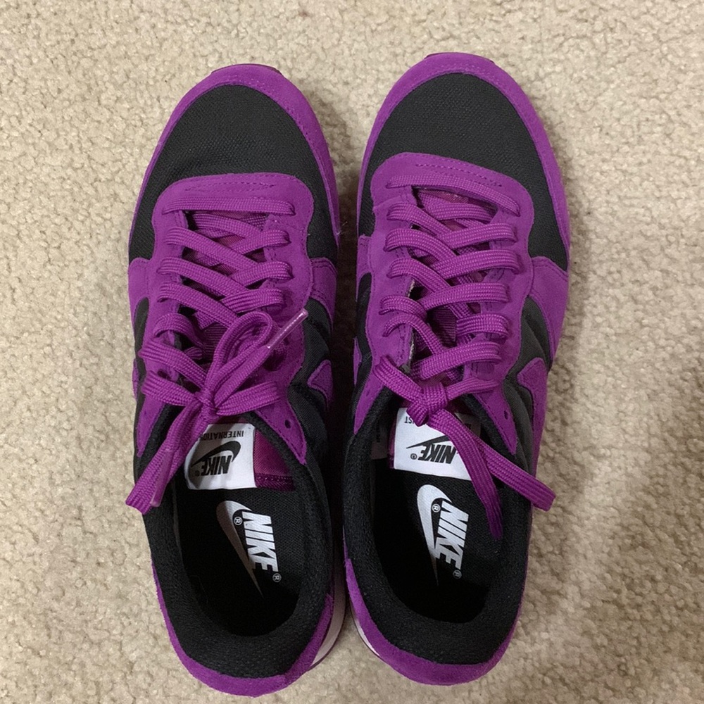 custom NIKE internationalist suede purple and black sneakers, NEVER WORN